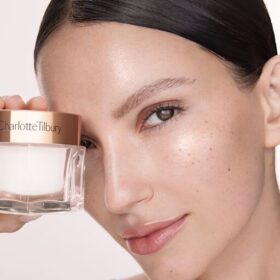 CHARLOTTE’S 4 MAGISCHE & WETENSCHAPPELIJKE STAPPEN OM DE HUID TE VERNIEUWEN, TE HYDRATEREN EN TE LATEN STRALEN: SKINCARE SET