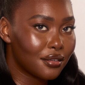 UNREAL SKIN SHEER GLOW TINT FOUNDATION KIT Gezichtsset