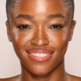 UNREAL SKIN SHEER GLOW TINT HYDRATERENDE FOUNDATIONSTICK 12,5 TAN