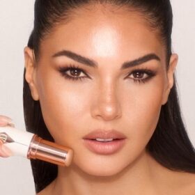 UNREAL SKIN SHEER GLOW TINT HYDRATERENDE FOUNDATIONSTICK 7.5 MEDIUM