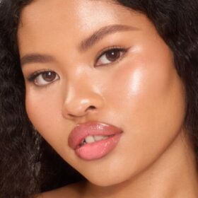 UNREAL SKIN SHEER GLOW TINT HYDRATERENDE FOUNDATIONSTICK 8 MEDIUM